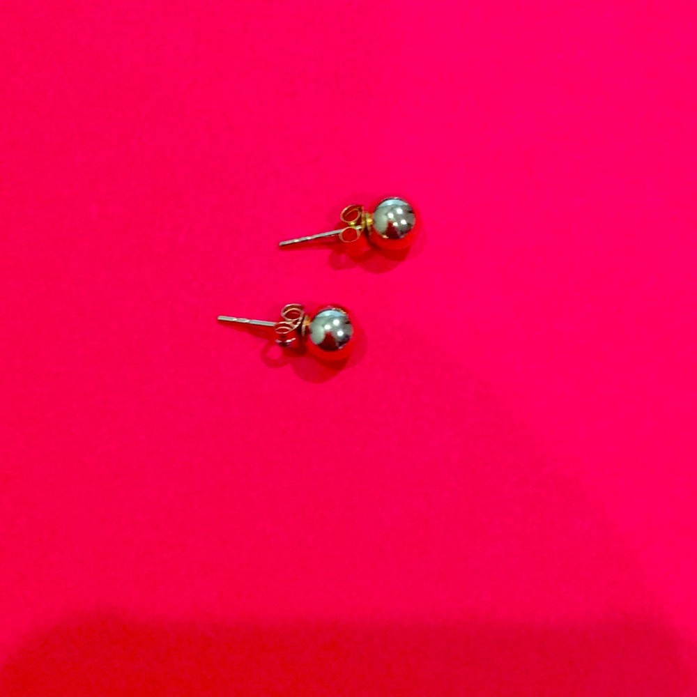 14k  gold stud